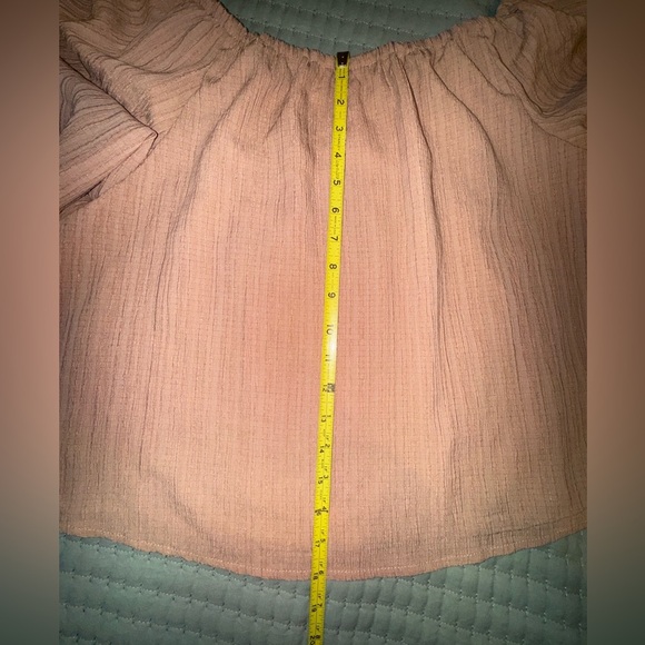 Cure Off-Shoulder puffy sleeve Blouse in Blush Pink-tan. Size Medium. EUC. - Picture 7 of 9